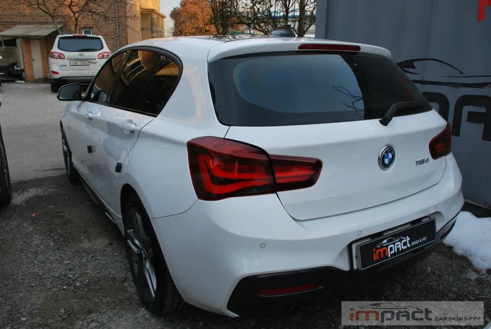 BMW 1 Series F20 カーラッピング事例|高光沢ブラックで高級感アップ 施工写真 2-3