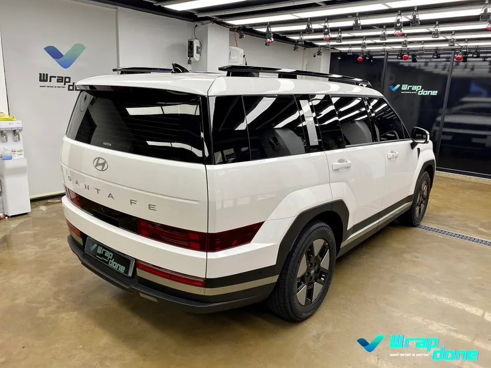 Hyundai Santa Fe MX5 vinyl wrap - Hyundai Santa Fe MX5 Vinyl Wrap Review: Satin Black Finish photo 3