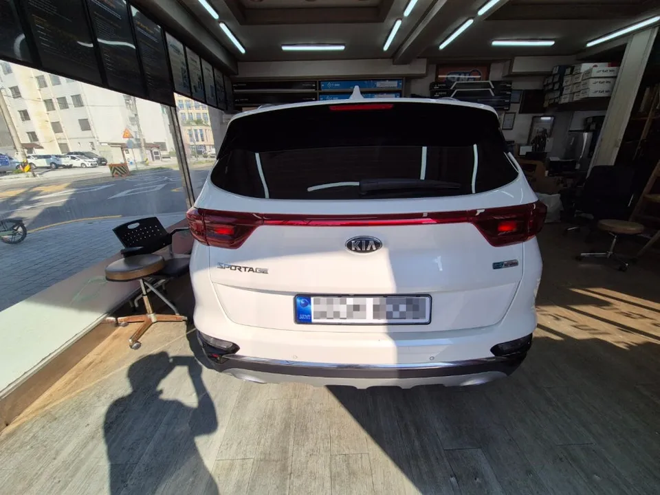 Kia Sportageのカーフィルム施工事例|費用目安・仕上がり 施工写真 3-1