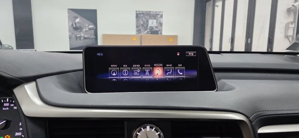 Lexus RX android head unit - Lexus RX Carplay Upgrade: Lexxon LX10S Review photo 3