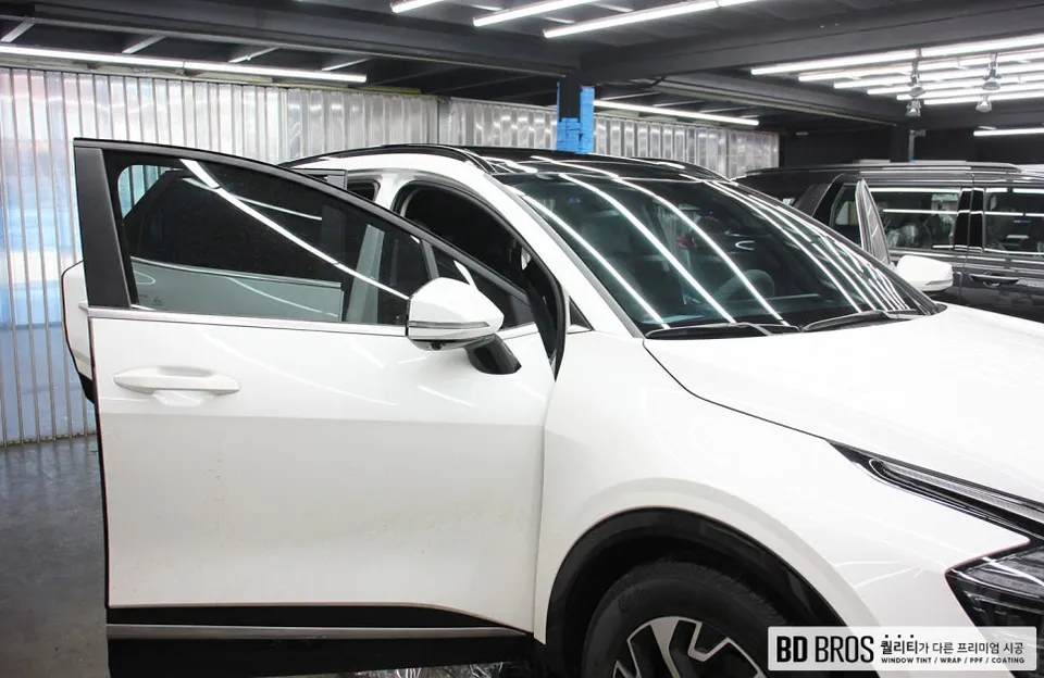 Kia Sportage NQ5のカーフィルム施工事例｜費用目安・仕上がり 施工写真 1-2