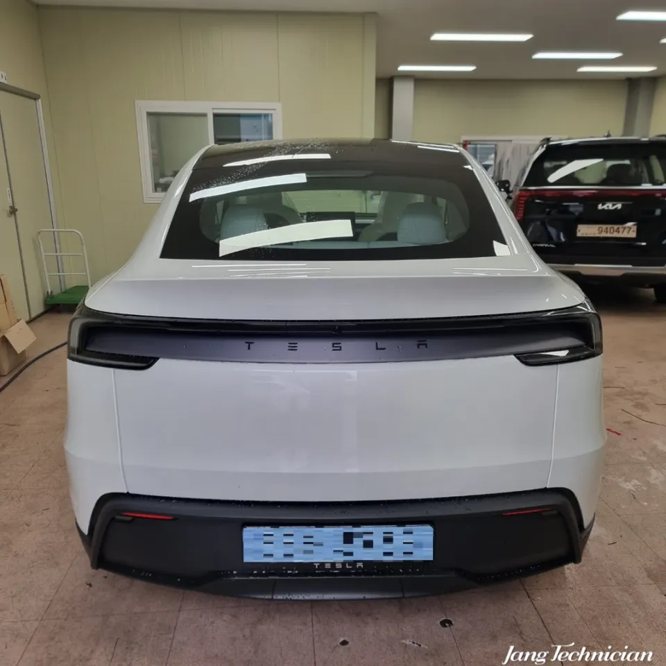 Tesla Model Y window tinting - Tesla Model Y Window Tinting Review: Ceramic Bond Installation photo 4