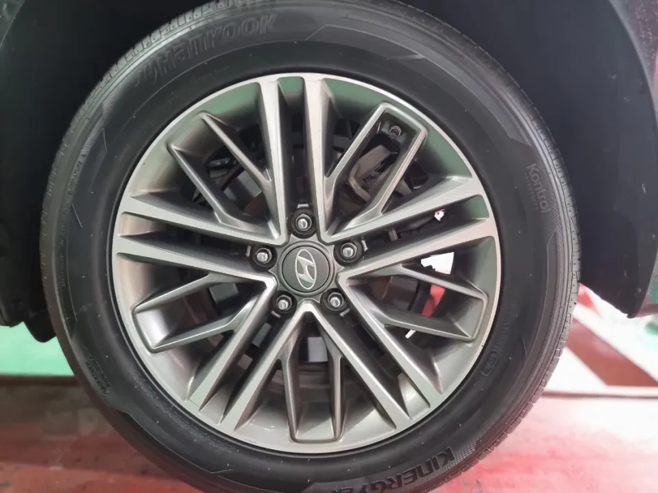 Hyundai Grandeur IGのホイールリペア・塗装事例 施工写真 5