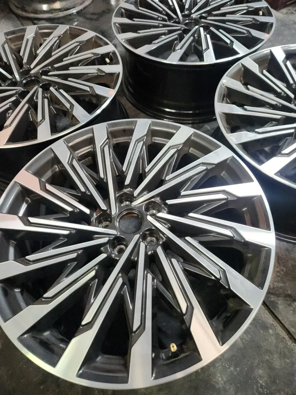 BMW X5 wheel repair - BMW X5 Wheel Repair & Refinishing Review — Glossy Black Restoration photo 5