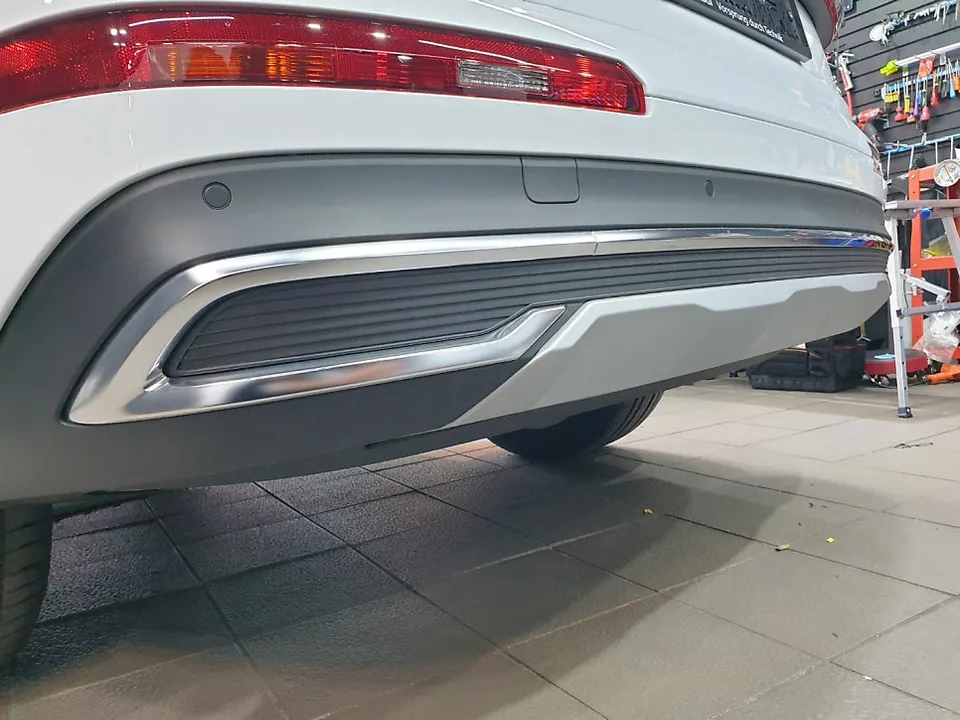 Audi Q7のカーラッピング事例|クローム部分のカスタム 施工写真 2-2