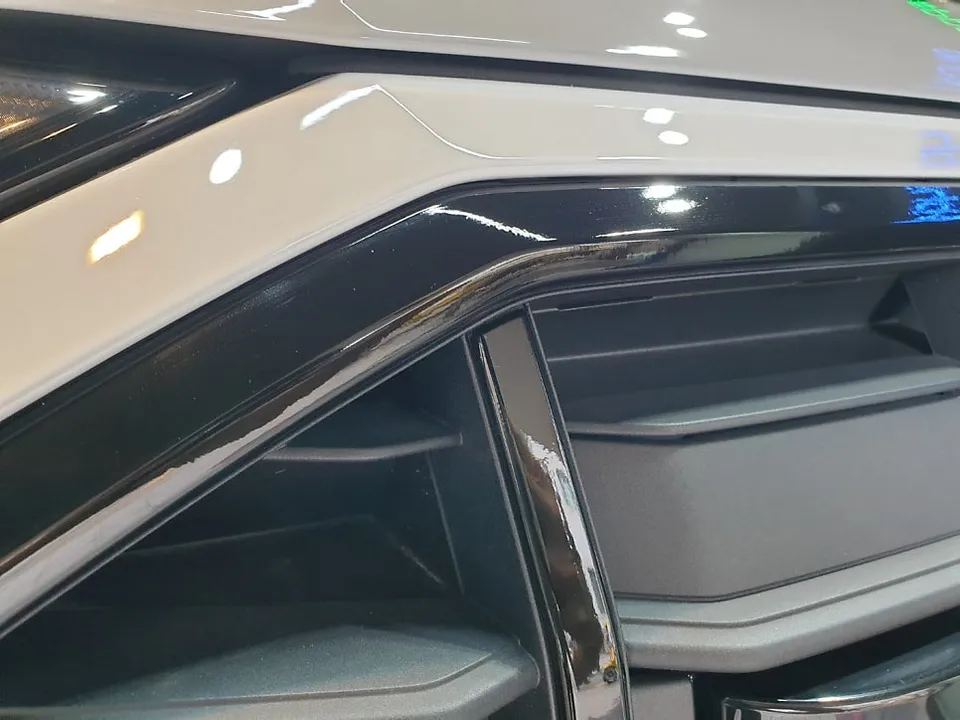 Audi Q7のカーラッピング事例|クローム部分のカスタム 施工写真 2-3