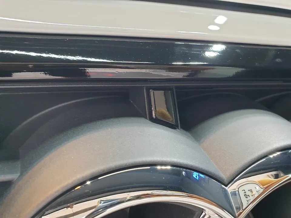 Audi Q7のカーラッピング事例|クローム部分のカスタム 施工写真 3-3