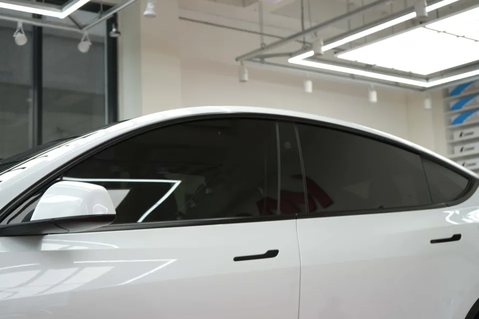 Tesla Model Yのカーフィルム施工事例｜費用目安・仕上がり 施工写真 4-1