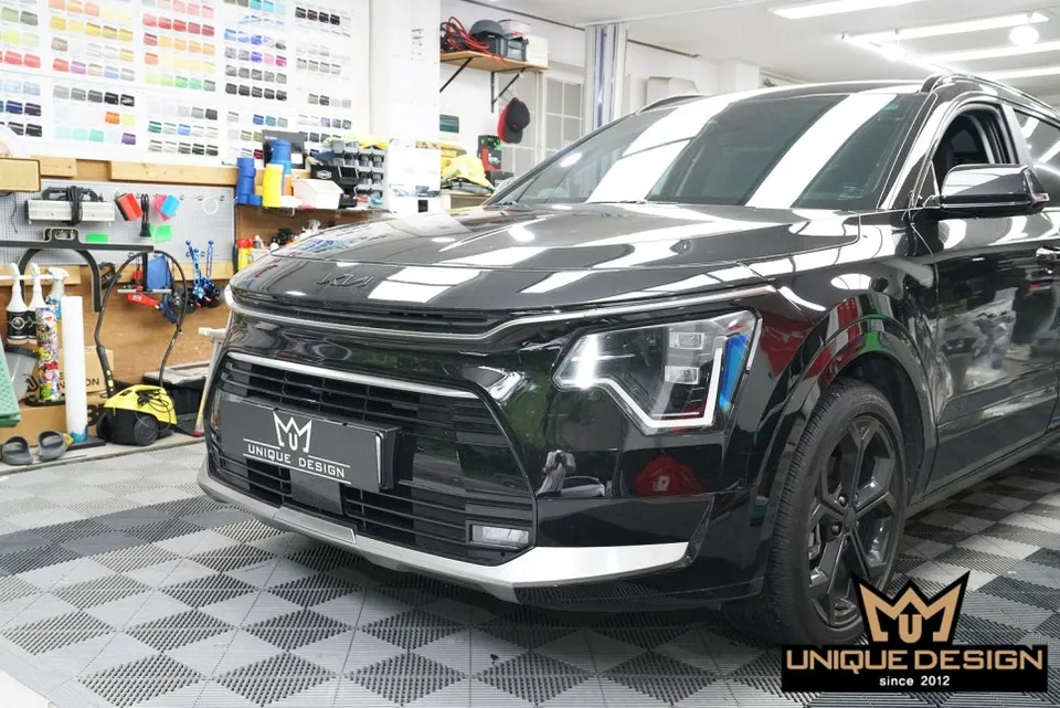 Kia Niro Hybrid vinyl wrap - Kia Niro Hybrid Vinyl Wrap Review: Chrome Delete Transformation photo 3