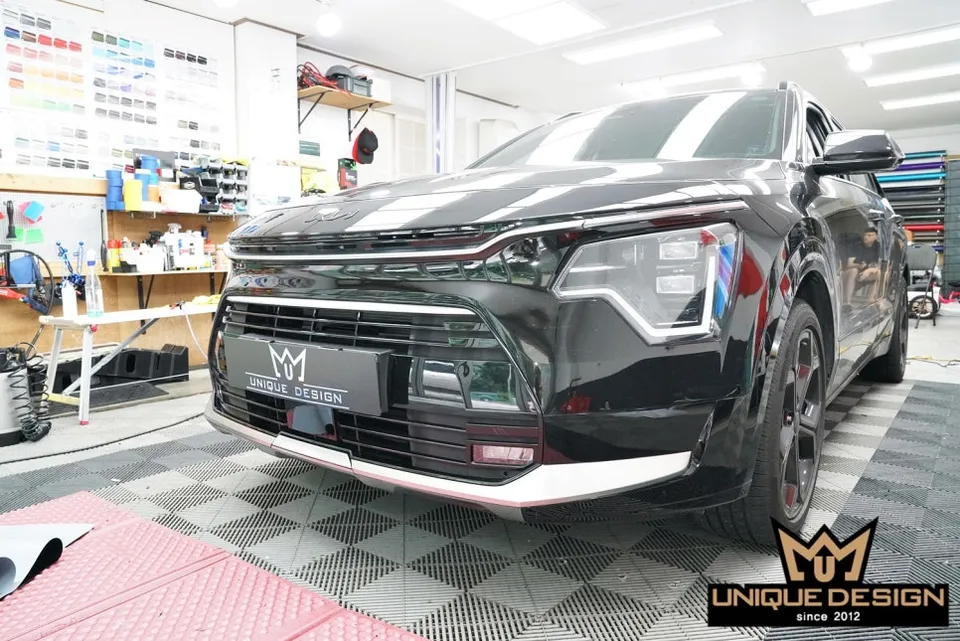 Kia Niro Hybrid vinyl wrap - Kia Niro Hybrid Vinyl Wrap Review: Chrome Delete Transformation photo 4