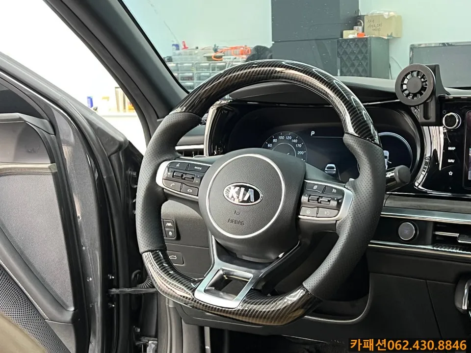 Kia K5 DL3 steering wheel - Kia K5 DL3 Steering Wheel Customization Review photo 4