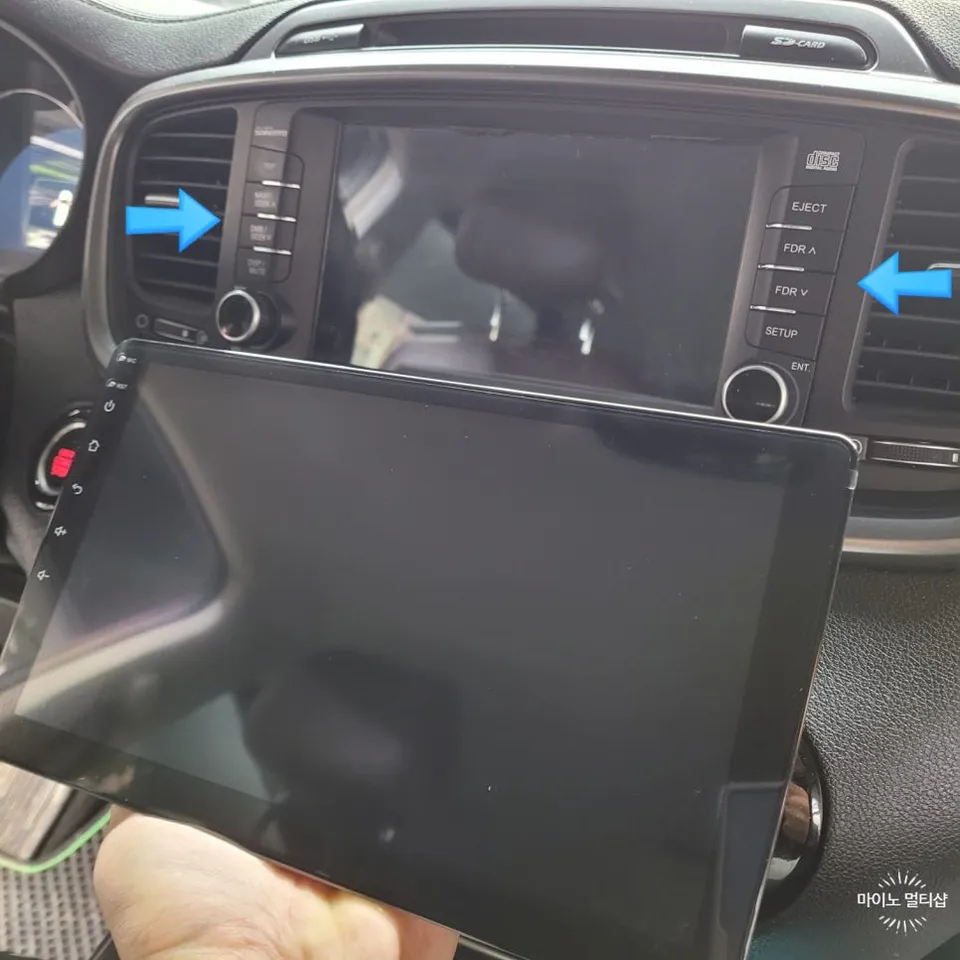 Kia SorentoのAndroid Auto・CarPlay取付事例 施工写真 2