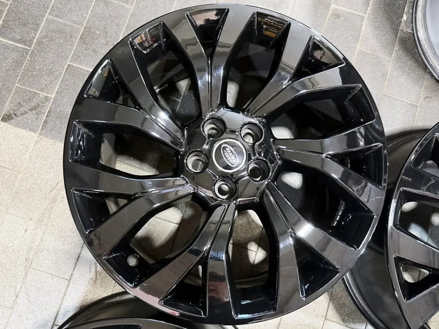 Land Rover Range Rover Vogueのホイールリペア・塗装事例 施工写真 4-1