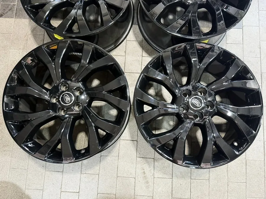 Land Rover Range Rover Vogueのホイールリペア・塗装事例 施工写真 1-2