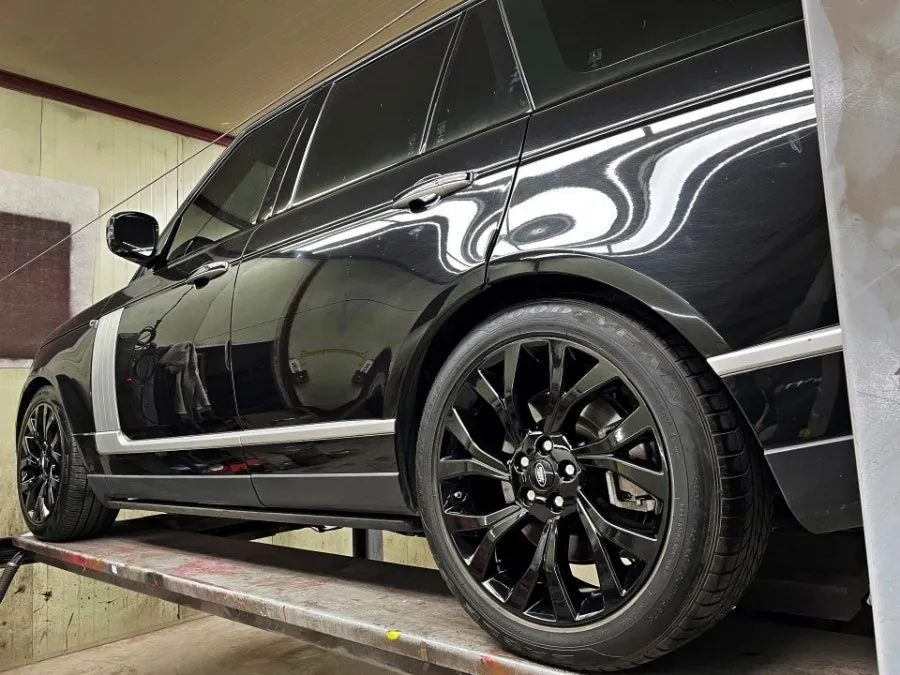 Land Rover Range Rover Vogueのホイールリペア・塗装事例 施工写真 3-2