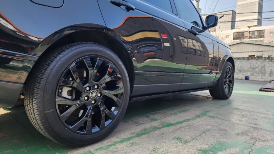 Land Rover Range Rover Vogueのホイールリペア・塗装事例 施工写真 1-3
