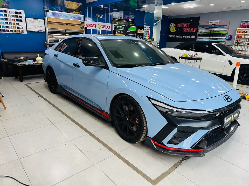 Hyundai Elantra Nのカーラッピング事例 施工写真 4-2