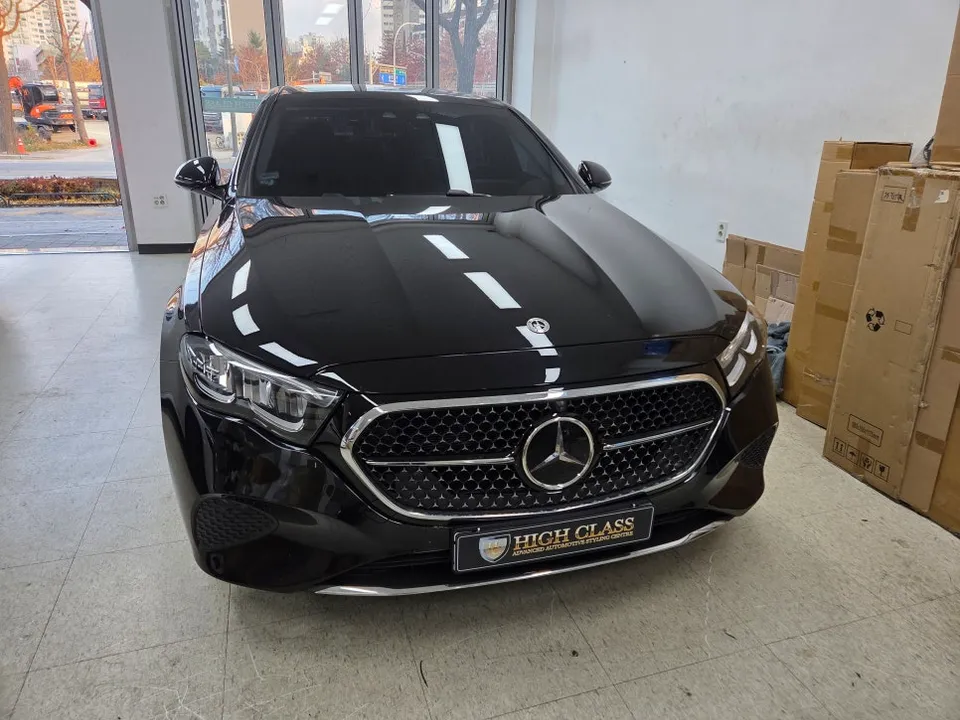 Mercedes-Benz E-Class W214のAndroid Auto・CarPlay取付事例 施工写真 2