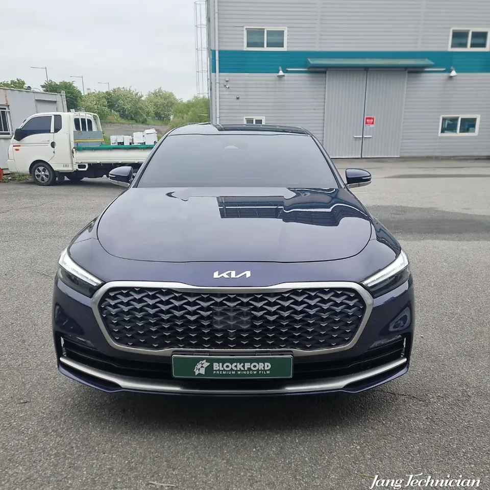 Kia K900のカーフィルム施工事例|バイオレット反射フィルム 施工写真 4-2