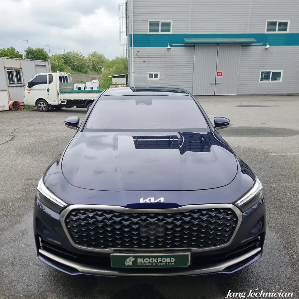 Kia K900のカーフィルム施工事例|バイオレット反射フィルム 施工写真 1-3