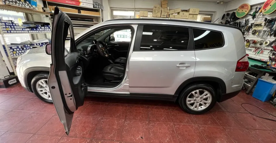 Chevrolet OrlandoのAndroid Auto・CarPlay取付事例 施工写真 2-1