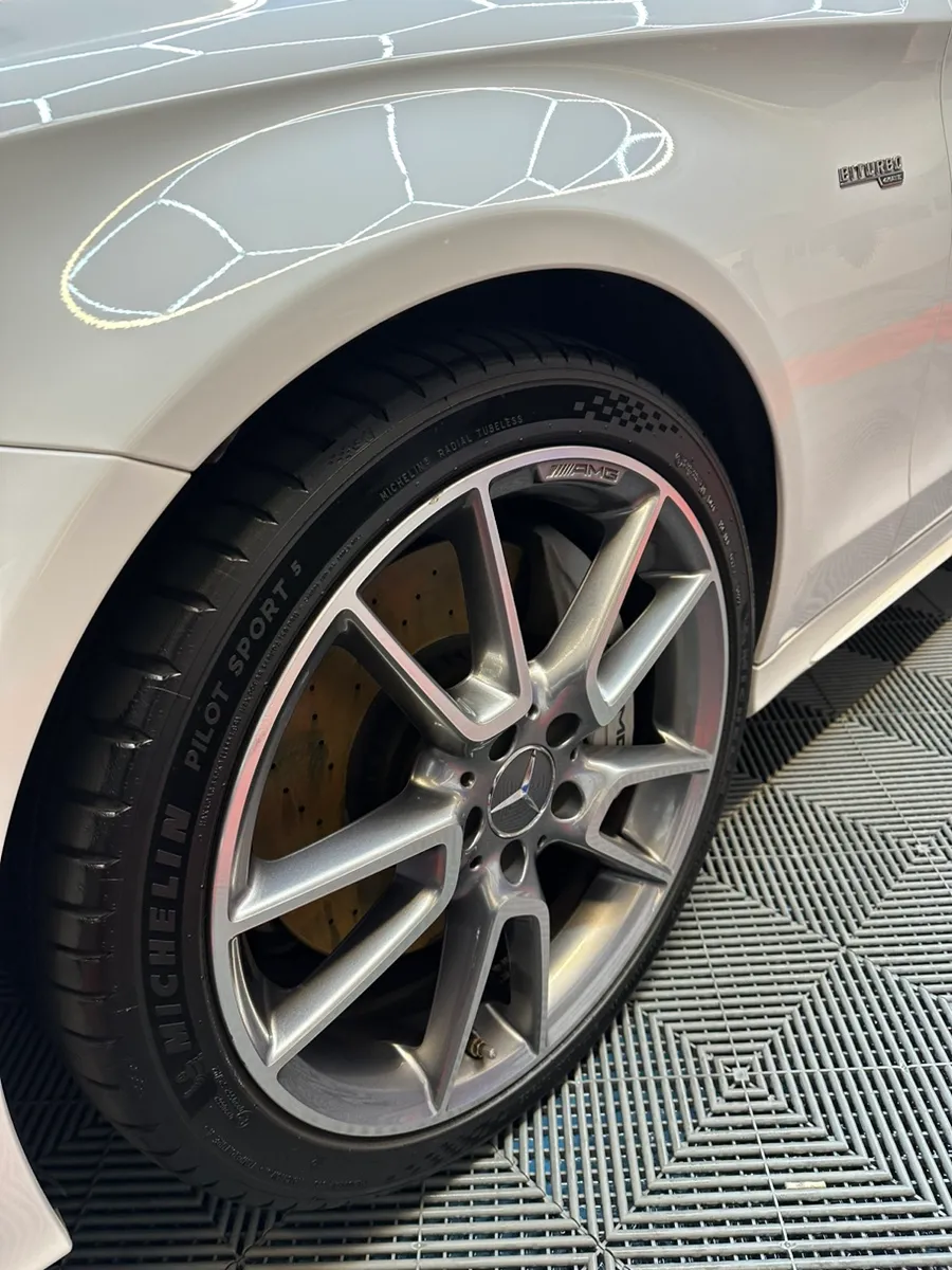 Mercedes-Benz C43 AMGのガラスコーティング事例 施工写真 4-1