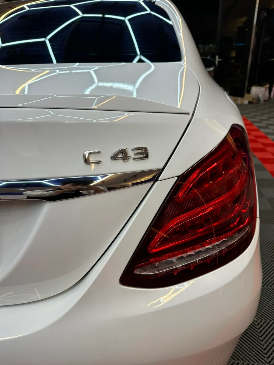 Mercedes-Benz C43 AMGのガラスコーティング事例 施工写真 4-2
