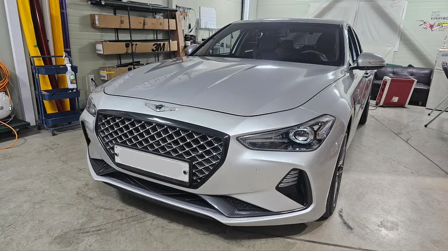 Genesis G70のカーラッピング事例｜ミッドナイトパープルへの変貌 施工写真 2-1