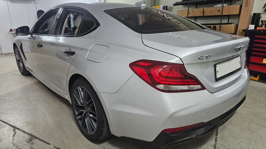 Genesis G70のカーラッピング事例｜ミッドナイトパープルへの変貌 施工写真 3-1