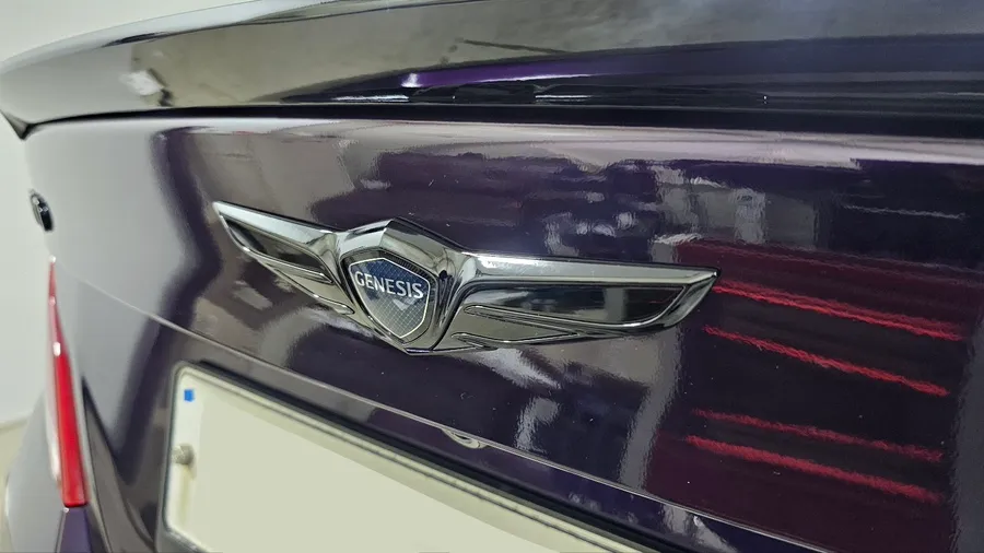 Genesis G70のカーラッピング事例｜ミッドナイトパープルへの変貌 施工写真 3-3