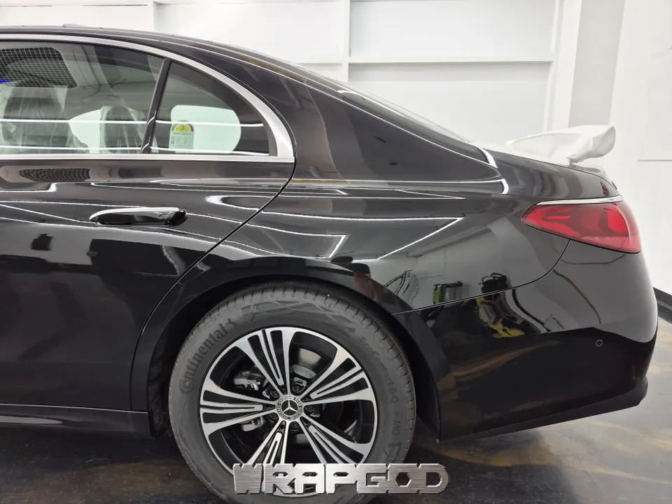 Mercedes-Benz Eクラス W214のカーラッピング事例|費用目安・仕上がり 施工写真 2-2