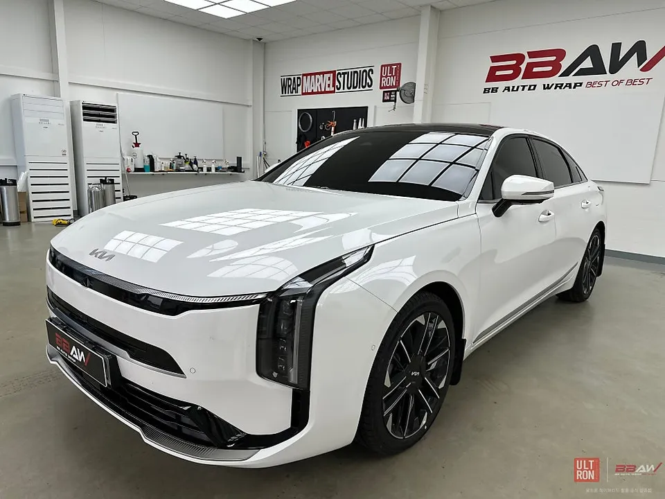 Kia K8のカーラッピング事例｜クロームメッキの印象変更 施工写真 2-1
