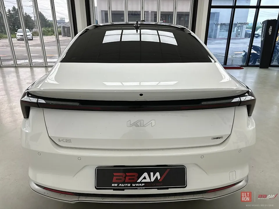 Kia K8のカーラッピング事例｜クロームメッキの印象変更 施工写真 3-1