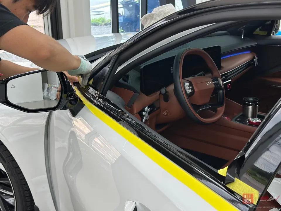 Kia K8のカーラッピング事例｜クロームメッキの印象変更 施工写真 2-3