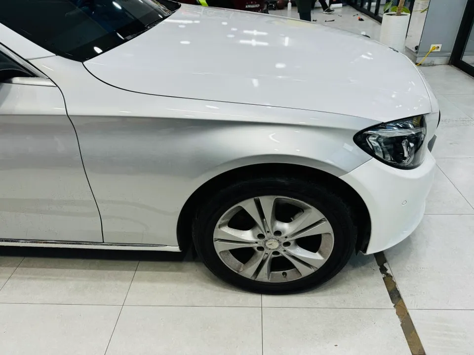 Mercedes-Benz Cクラスのカーラッピング事例｜費用目安・仕上がり 施工写真 3-1