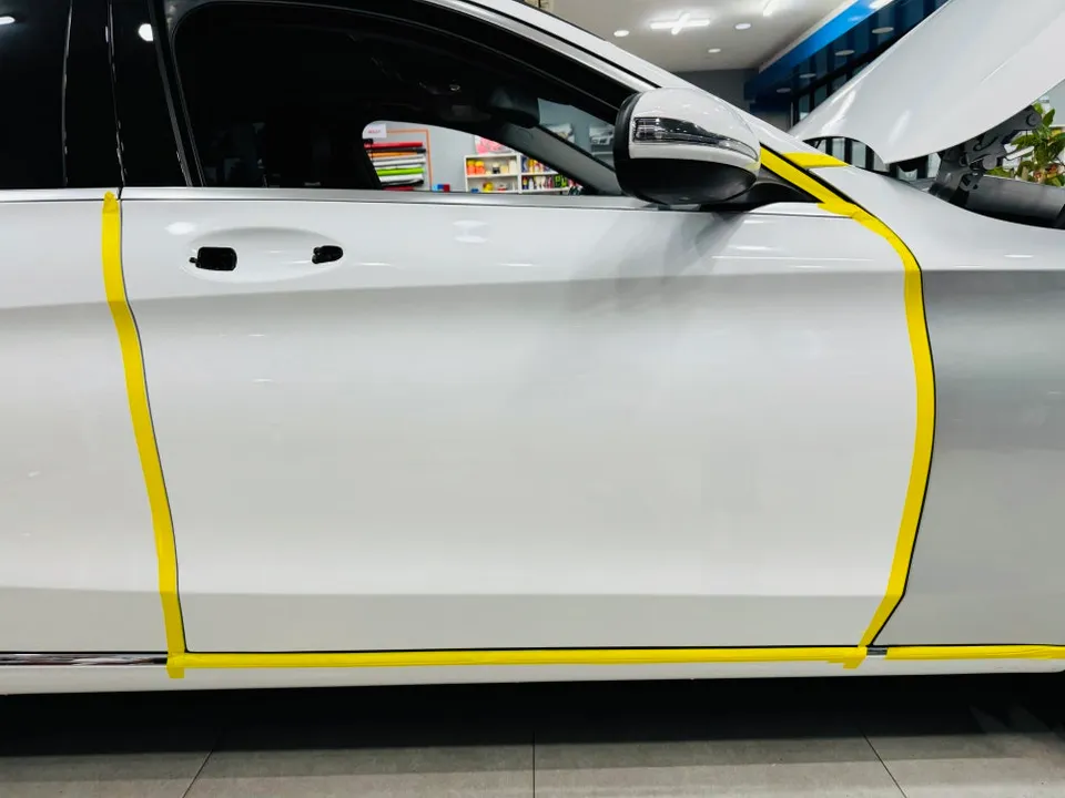 Mercedes-Benz Cクラスのカーラッピング事例｜費用目安・仕上がり 施工写真 3-2