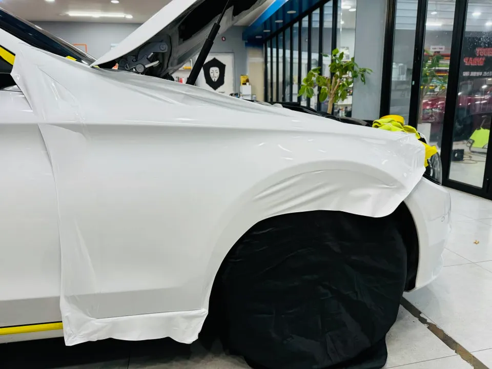Mercedes-Benz Cクラスのカーラッピング事例｜費用目安・仕上がり 施工写真 1-3