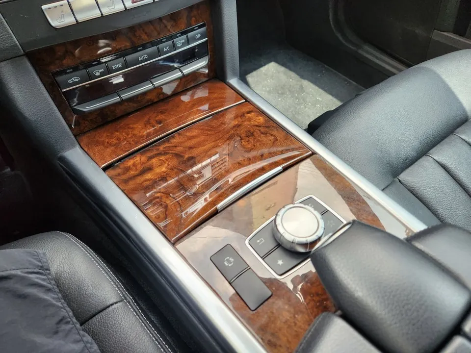 Mercedes-Benz Eクラス W212のカーラッピング事例 施工写真 1-2