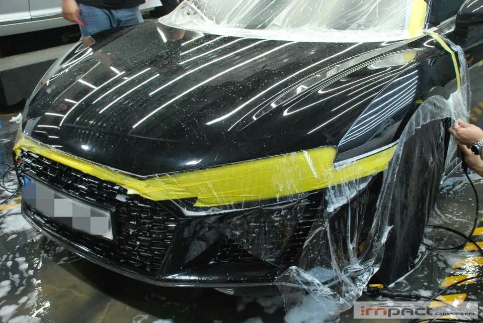 Audi R8のPPF施工事例|本物の保護効果を解説 施工写真 1-2