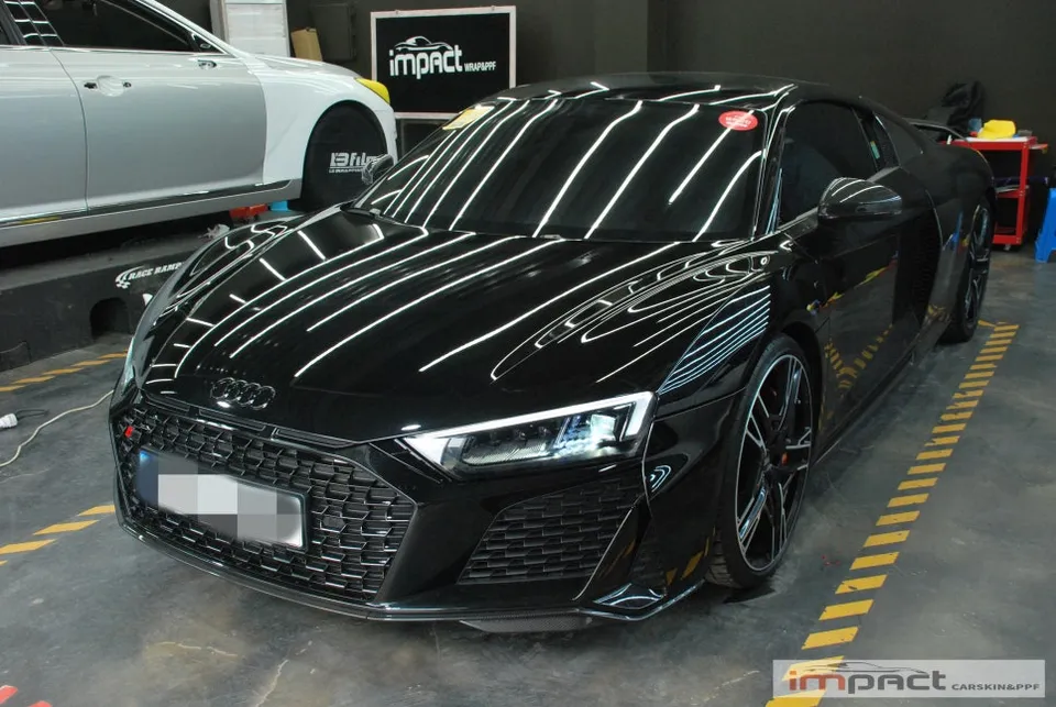 Audi R8のPPF施工事例|本物の保護効果を解説 施工写真 1-3