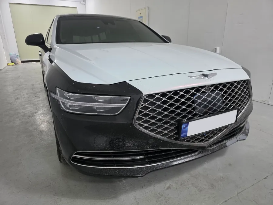 Genesis G90のカーラッピング事例｜事故修理と再施工 施工写真 2-1