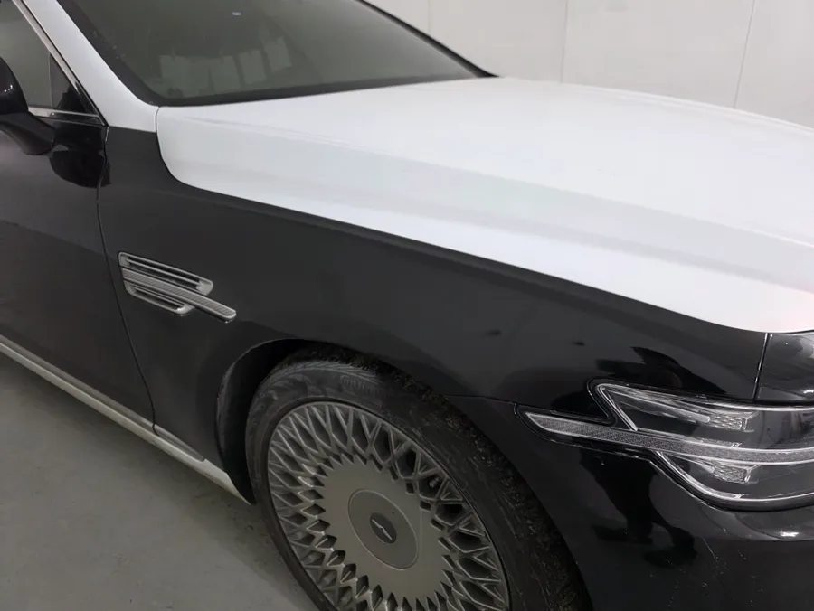 Genesis G90のカーラッピング事例｜事故修理と再施工 施工写真 3-1