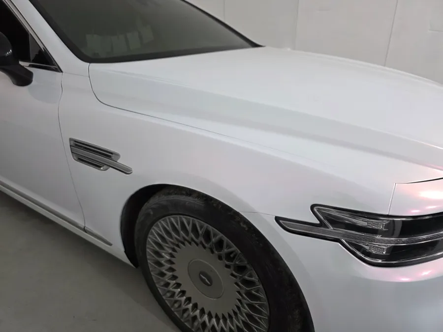 Genesis G90のカーラッピング事例｜事故修理と再施工 施工写真 3-2