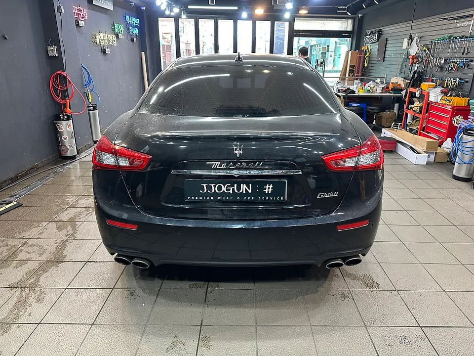 Maserati Ghibliのカーラッピング事例|費用目安・仕上がり 施工写真 2-1