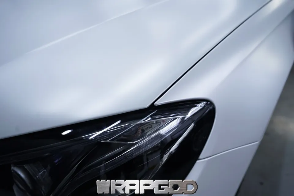 Mercedes-Benz E300のカーラッピング事例 施工写真 1-3