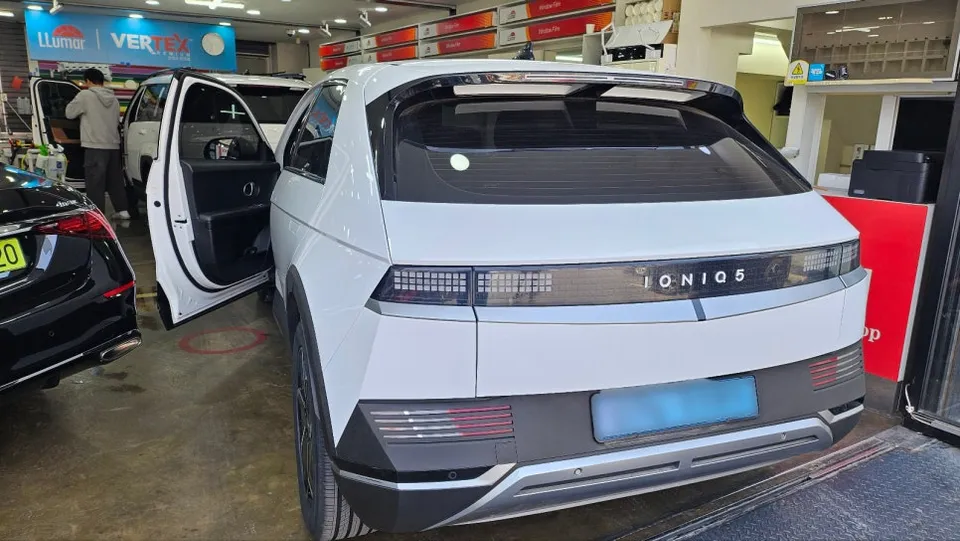 BMW X7 ドライブレコーダー取付事例｜費用目安・仕上がり 施工写真 3-1