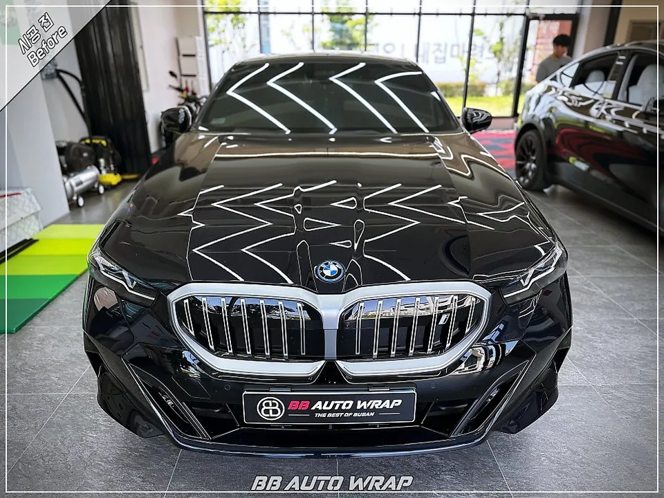 BMW i5 G60 Vinyl Wrap Review: Chrome Delete to Gloss Black photo 2