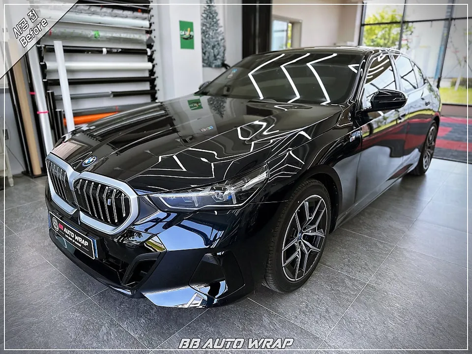 BMW i5 G60 vinyl wrap - BMW i5 G60 Vinyl Wrap Review: Chrome Delete to Gloss Black photo 3