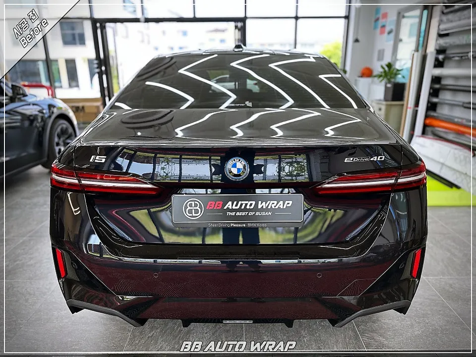 BMW i5 G60 vinyl wrap - BMW i5 G60 Vinyl Wrap Review: Chrome Delete to Gloss Black photo 4