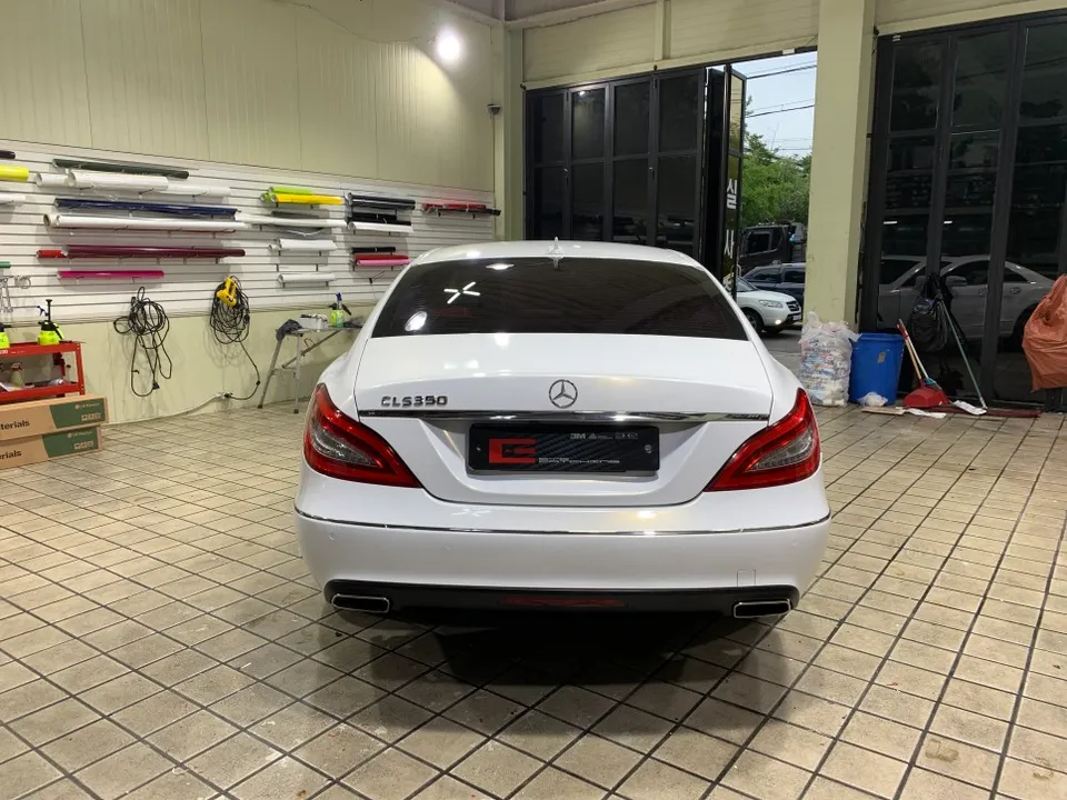 Mercedes-Benz CLSのカーラッピング事例|3Mホワイトスパークルゴールドパール 施工写真 2-2